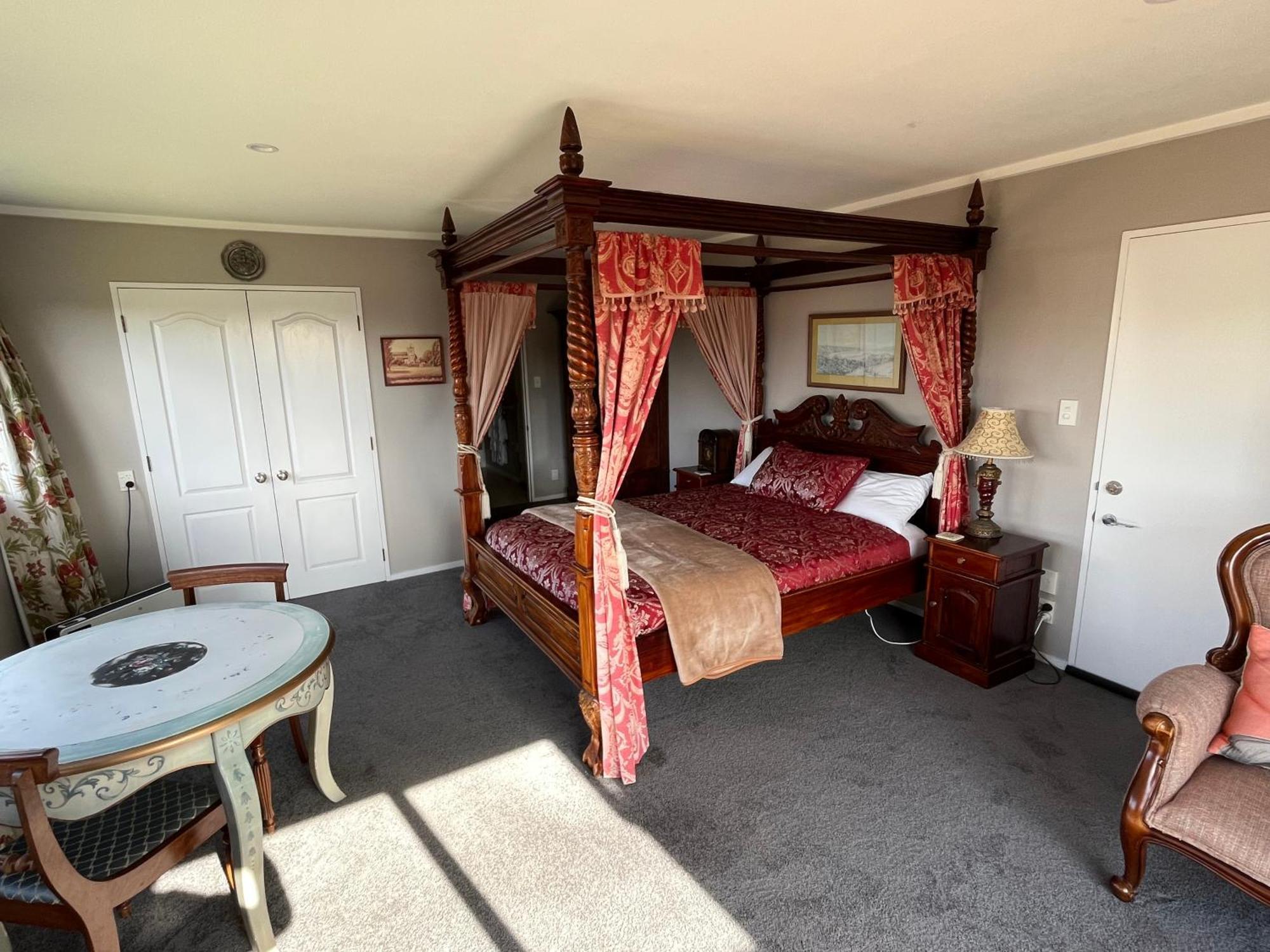 Tudor Manor Bed & Breakfast Paraparaumu Exterior foto