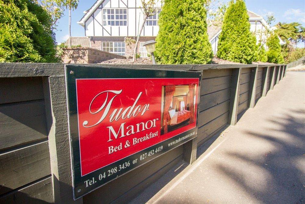 Tudor Manor Bed & Breakfast Acomodação com café da manhã Paraparaumu Exterior foto