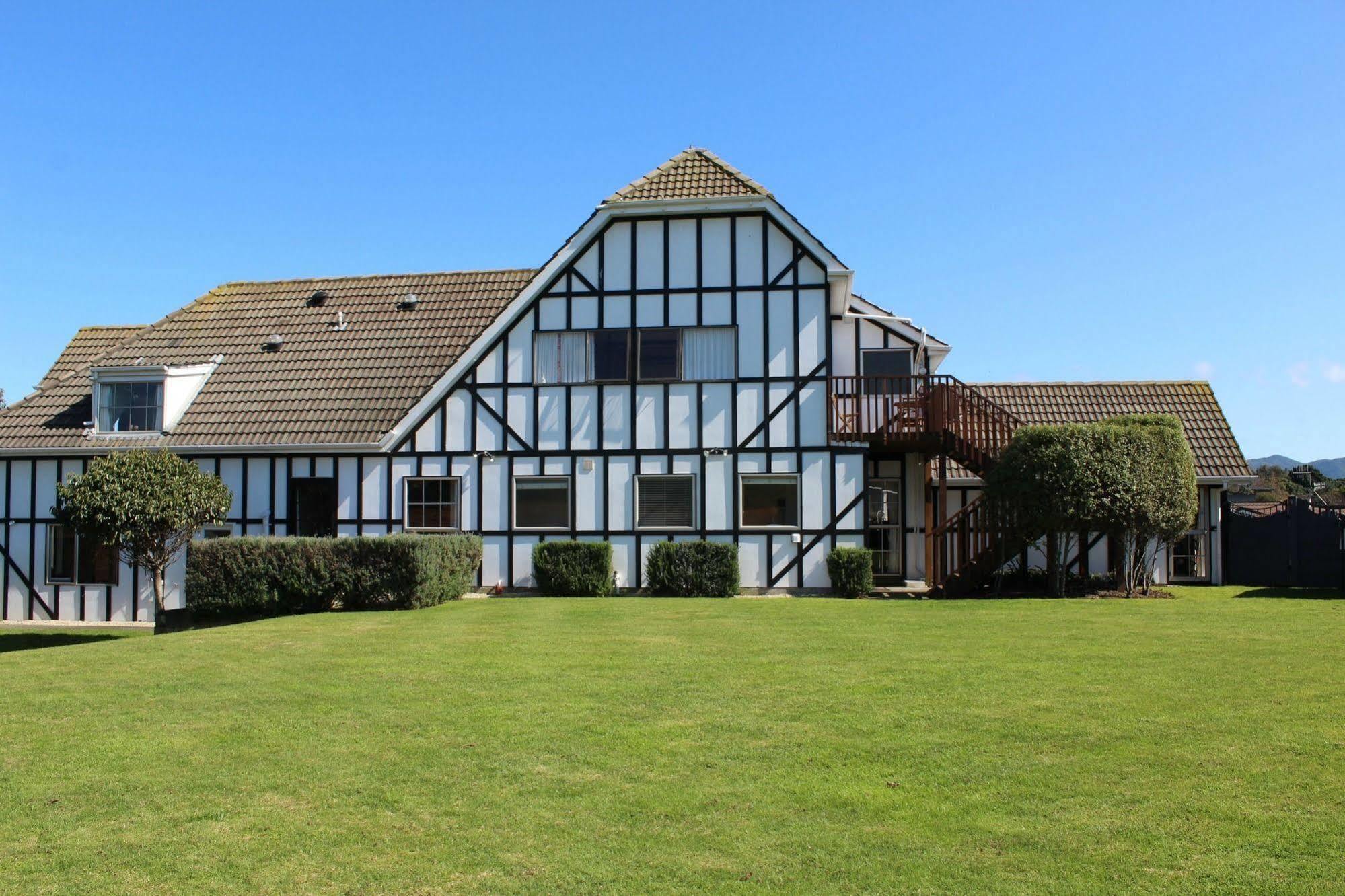 Tudor Manor Bed & Breakfast Paraparaumu Exterior foto